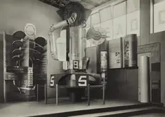 and Anonymous, Sowjetischer Pavillon in der Internationalen Hygiene-Ausstellung, Dresden (Entwurf El Lissitzky), 1930, Vintage gelatin silver print. Photo postcard