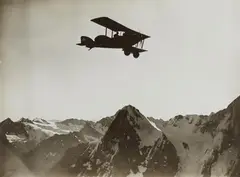 Walter Mittelholzer, Flugzeug über dem Eiger, c. 1925, Vintage gelatin silver print