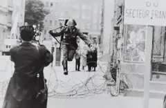 Peter Leibing, Sprung in die Freiheit, 1961, Gelatin silver print (copy print), printed