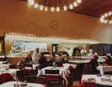 Candida Höfer, Wartesaal Düsseldorf