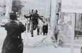Peter Leibing, Sprung in die Freiheit, 1961, Gelatin silver print (copy print), printed