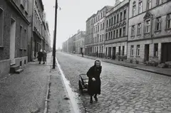 Rolf Gillhausen, Cottbus 12 Uhr mittags (Cottbus at 12 pm, from the series: "DDR von innen"), 1963, Gelatin silver print, printed