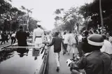 Robert Lebeck, Léopoldville. Dem König von Belgien wird der Degen gestohlen