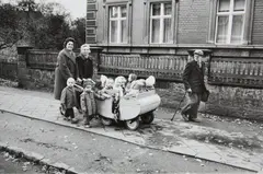 Rolf Gillhausen, Kindergartenausflug in einer Kleinstadt (Kindergarten field trip in a small town, from the series: "DDR von innen"), 1963, Gelatin silver print, printed