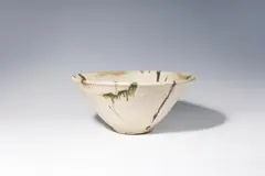 Anton Raidel, Bowl, 1982, ceramics made of red-brown shards, glazed in white and green