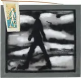 Markus Raetz, o. T. (Gehen), 1977, Zweiteilige Arbeit. Bildtuch in Sprayfarbe auf dünnem Papier auf Leinentuch und ein Fähnchen bestehend aus einer mit Weissleim überzogenen Landkarte und Holzstiel mit Aluminiumhalterung