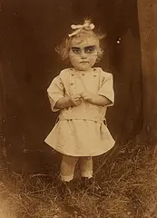 Sabrina Jung, Masken #44 Gerda, 2010, Collage auf Fotopapier