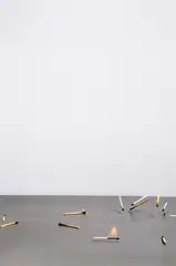 Alicja Kwade, 9,81 m/s², 2011, C-Print auf Alu Dibond, in Galerierahmen