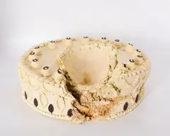 Via Lewandowsky, "Eternal Surprise (Erkenne dich selbst!)", 2011, Polyester, lackiert