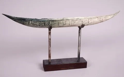 Clodagh Redden, SOUL BOAT, 2009, ceramic