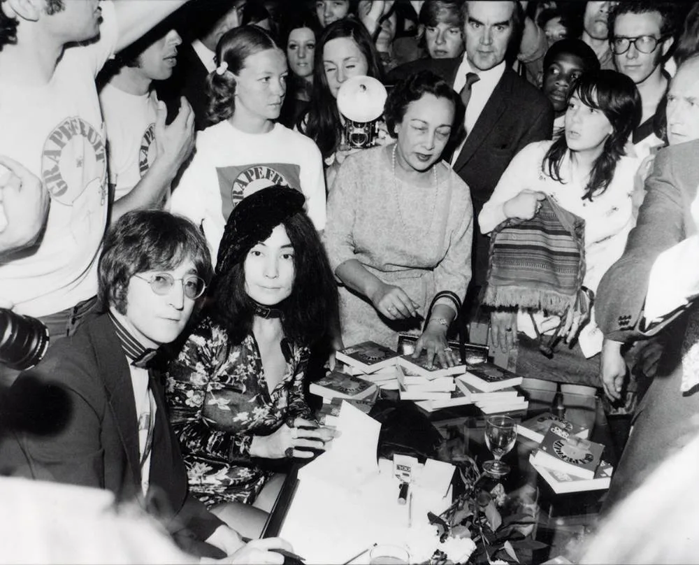 John Kellett, JOHN LENNON & YOKO ONO BOOK SIGNING, LONDON, 1971, monochrome photographic print