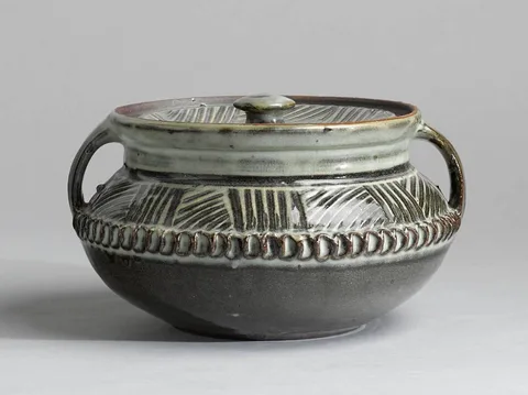 Ladi Kwali, DISH WITH LID, glazed stoneware