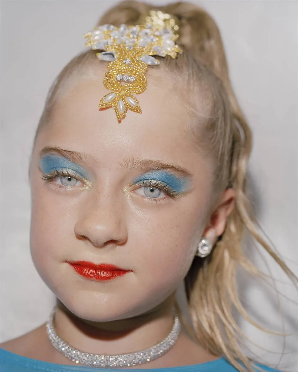 Eva O'Leary, DANCER, 2017, archival pigment print