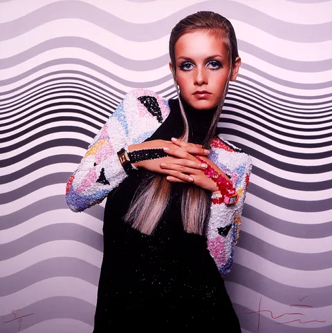 Bert Stern, TWIGGY BEFORE A PAINTING BY BRIDGET RILEY, 1965, large format silver gelatin C print; (no. 5 from an edition of 9)