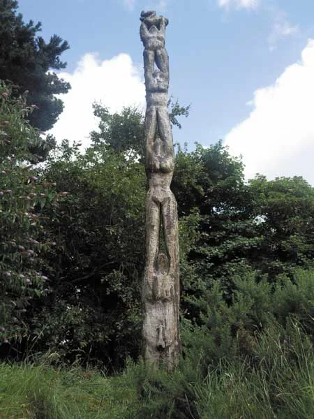 UNTITLED by Tony O'Malley, sculpted from a single cedar tree, offered Sep 2009