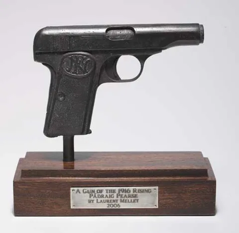 Laurent Mellet, A GUN OF THE 1916 RISING - PADRAIG PEARSE, 2006, cast bronze on a wooden base