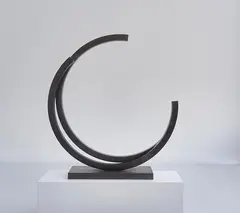 Bernar Venet, Deux Arcs 233.5°, 1980, Steel with patina