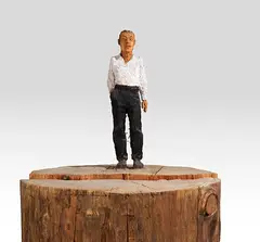 Stephan Balkenhol, Mann auf gespaltenem Sockel, 2002, Woodsculpture. Douglas fir, in colors