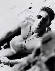 Andrew Kennedy, Man with Sunglasses + Sunblock, Shore Leave,, Signé, titré, daté et édité '1/25' au crayon au verso