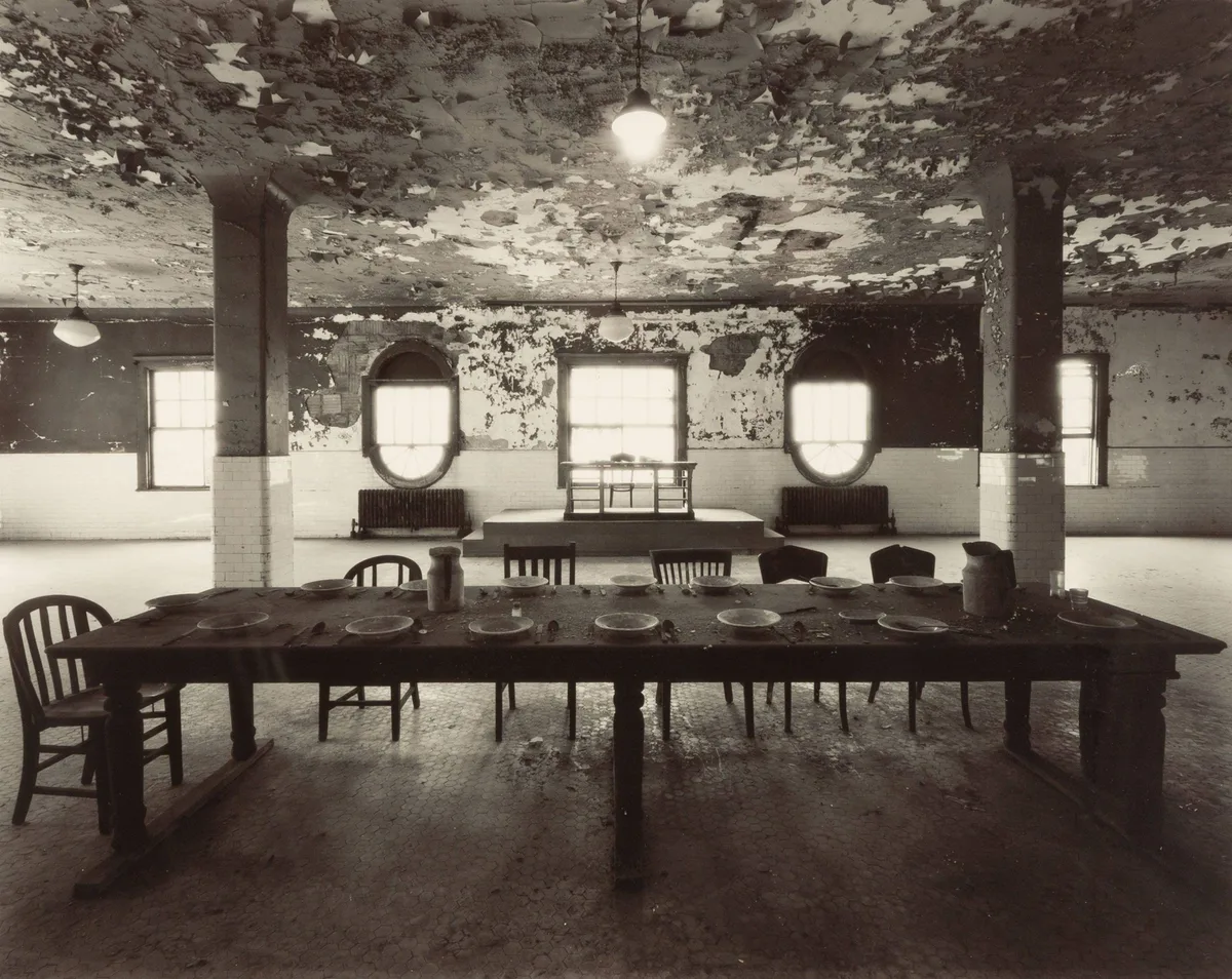 Joel Greenberg, Dining Hall, Ellis Island, 1983, Selenium toned gelatin silver print