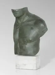 Igor Mitoraj, ASKLEPIOS, 1988, brąz patynowany, trawertyn