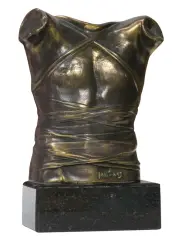 Igor Mitoraj, PANCERZ (CUIRASSE) II, brąz, kamień