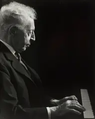 ARTUR RUBINSTEIN by Eva Rubinstein, 1970, fotografia czarno-biała, papier, sold Jun 2021