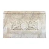 Emil Wilhelm Becker, ”Omnia Vincit Amor” - replică după placa sarcofagului de la Liège, integrată în ansamblul Memorialului Interaliat de la Cointe, decorată central cu simbol masonic, marmură