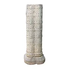 Emil Wilhelm Becker, Coloană fasciculată, decorată cu feston perlat și vrejuri stilizate geometric, piatră artificială