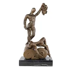 Perseu și capul Medusei by Salvador Dalí, bronz, sold Jul 2025