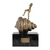 Mujer desnuda subiendo escalera by Salvador Dalí, bronz aurit, sold Jan 2025