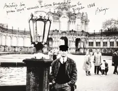 Aurel Bauh, Fotografie a lui Paul Neagu, cu adnotări olografe, realizat în timpul primei vizite a artistului în Republica Democrată Germană, 1968, provine din arhiva personală a lui Paul Neagu