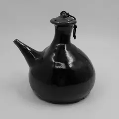 Len Castle, Oil bottle, stoneware with thick and glossy tenmoku glaze, with original ceramic lid