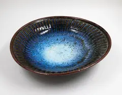 Len Castle, Table bowl, stoneware with jun and tenmoku glazes, with deep carved rim