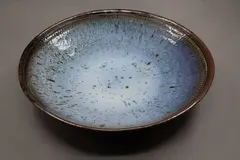 Len Castle, Table bowl, stoneware with jun and tenmoku glazes, the rim with combed decoration