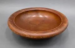 Donald Jessep, Large and impressive Kauri bowl, circular form with carved detail to the rim and chisel pattern to the outside