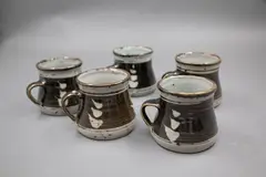 Len Castle, Set of five mugs, stoneware with tenmoku over oatmeal glazes