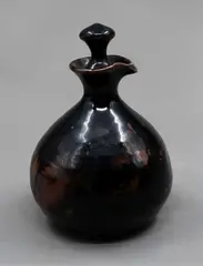 Warren Tippett, Oil bottle, stoneware with glossy dark tenmoku glaze, with stopper