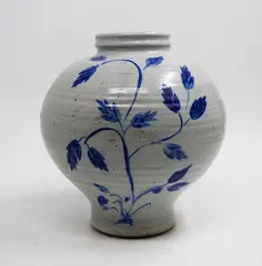 Graeme Storm, Blue and white vase, stoneware with a blue leaf pattern over a white background, c. 1970s