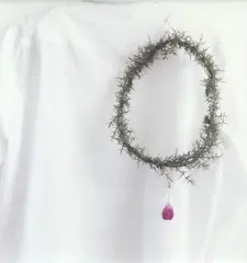 Mary Macpherson, Wound, colour photograph from the series White Thread, 1992–94
