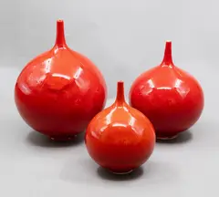 Peter Collis, Three orb vases, porcelain with finely crackled bright red glaze