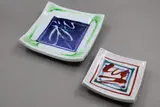 Warren Tippett, Two Japanese-style porcelain platters, with gestural decoration in polychrome Kutana enamels