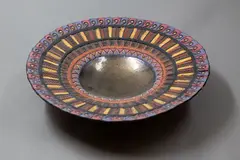 Hennie Meyer, Earthenware tripod dish, with painted and carved decoration (tiny chip)