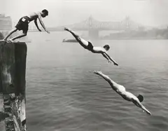 Arthur Leipzig, Divers, East River, gelatin silver print, image taken 1946 (printed later)