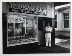 John B. Turner, La Patisserie, Mt. Eden, Auckland 1971, gelatin silver print