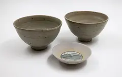 Nz Studio Pottery, A small dish by Beverley Luxton and a pair of bowls, the dish hand painted with a landscape to the centre