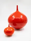 Peter Collis, Two orb vases, glazed porcelain in bright orange-red