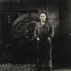 Glenn Busch, Charlie Roughton: Foreman, Metal Foundry (Wellington, 1982), gelatin silver print