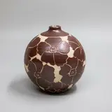 Graeme Storm, Orb vase, decorated with sgraffito cut floral design in dark red on a white background