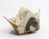 Misaki Ando, Folded clay dish, decorated with a gold leaf abstract design